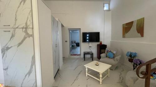 Casa intera piano terra con piccolo giardino in Кваліано