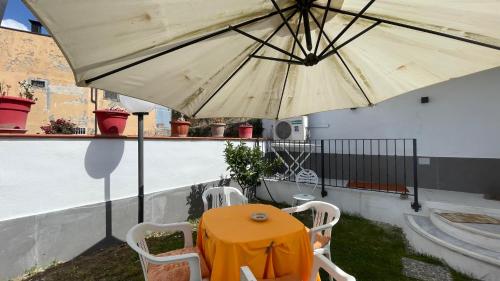Casa intera piano terra con piccolo giardino in Кваліано