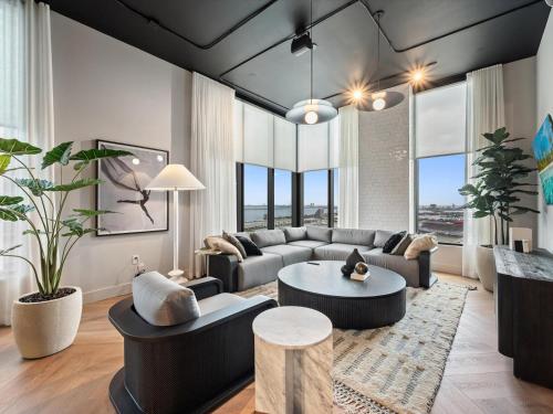 501 First 412A Downtown Skyline Cozy Studio in Other