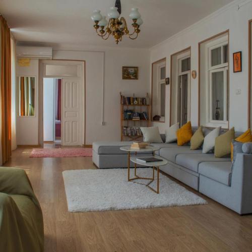 Leila's Guest House in Jokolo