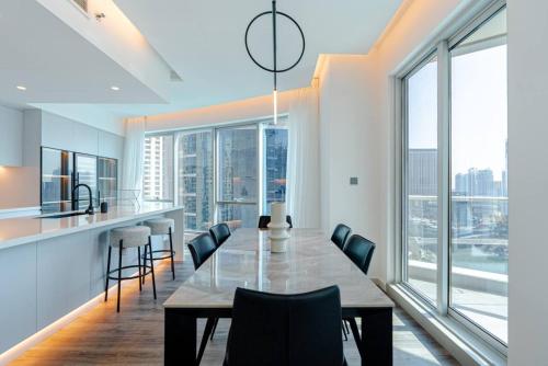 Luxury 2 BR in Dubai Marina with Lake View - image 4