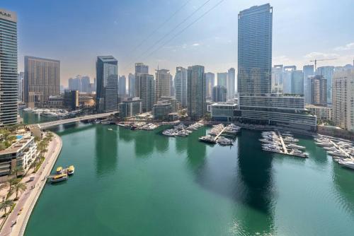 Luxury 2 BR in Dubai Marina with Lake View - image 14