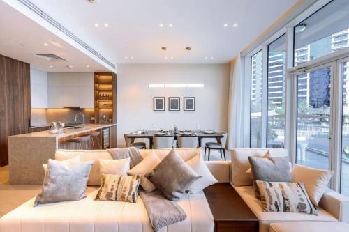 1 BR in Palm Jumeirah with Resort Pool and Beach Access - image 8