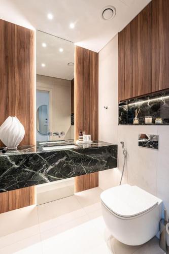 1 BR in Palm Jumeirah with Resort Pool and Beach Access - image 7