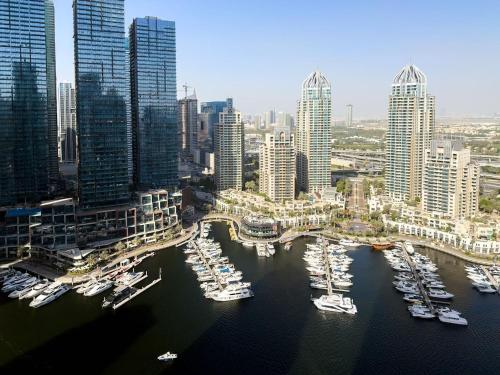 Premium 1 BR Apartment in Dubai Marina - image 2