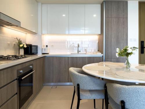 Premium 1 BR Apartment in Dubai Marina - image 7