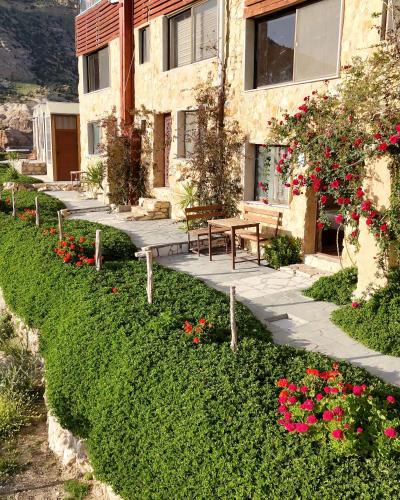Dana Trail Hotel in Dana