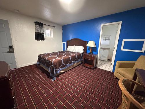 Rodeway Inn - image 40