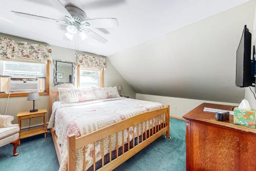 Spectacular Sebec Setting - image 31