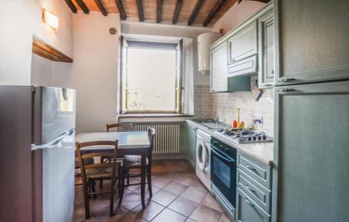 virtuve, Cozy Apartment In Montecastelli Pisano in Montecastelli