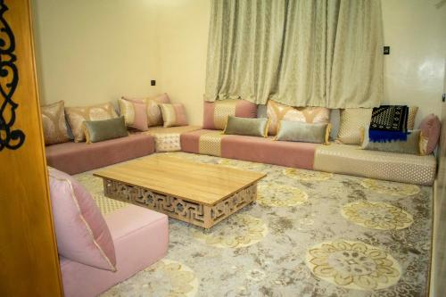 Koplietošanas atpūtas telpa ar TV, Laayoune Prestige House in Akhfennirr