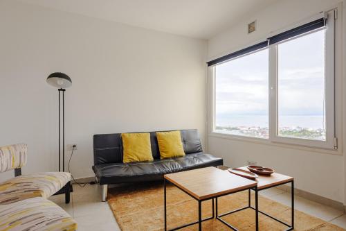 Kóor Stays - Sea View - image 5