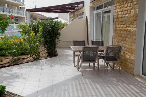 2 bedrooms, 4 beds