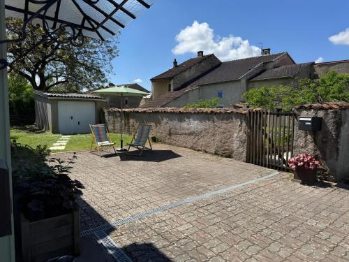 Kert, Charming and comfortable holiday home in Melay in Melay