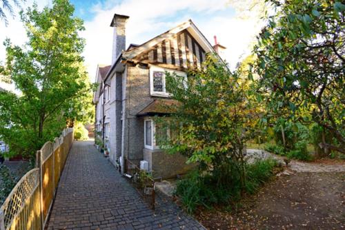 Charming loft sleeps up to 9 with spa option in Bournemouth