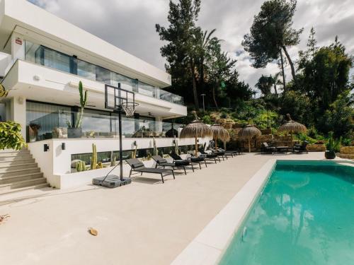Villa moderna con vista panorámica y piscina - ES-175-62