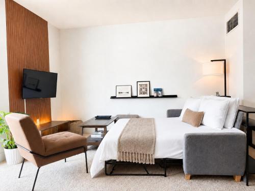 Flexhome Third Ward 1BR J1 with Gym and Balcony in Milwaukee, USA