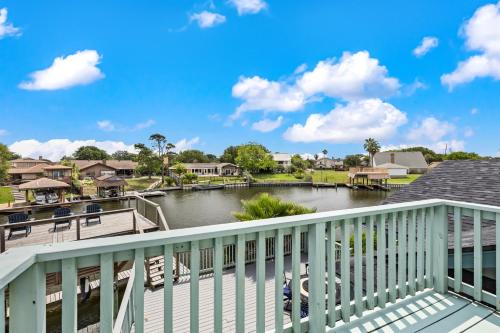 Beauty on the Water! Lake House near the beaches! in Galveston, USA
