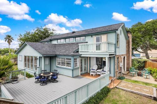Beauty on the Water! Lake House near the beaches! in Galveston, USA