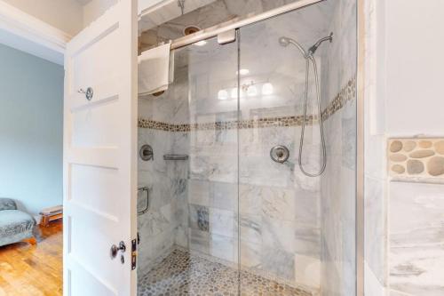 East Cove - image 30