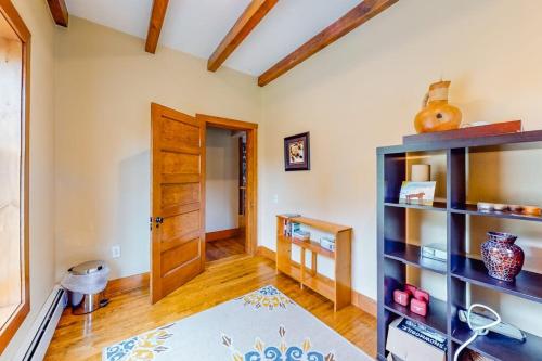East Cove - image 40