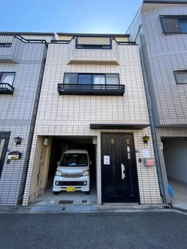 Family-Friendly 100m Squared Free Parking 5min train-Namba in Nishinari Ward