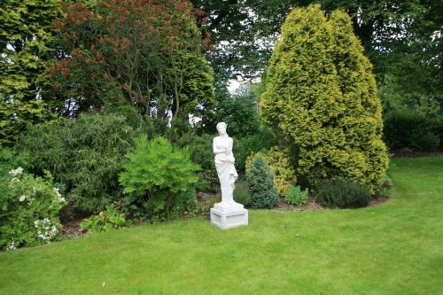 West Acre House - image 6