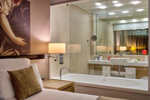 room detail thumbnail 2