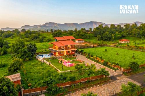 StayVista at Ravendell with Pool and Lawn