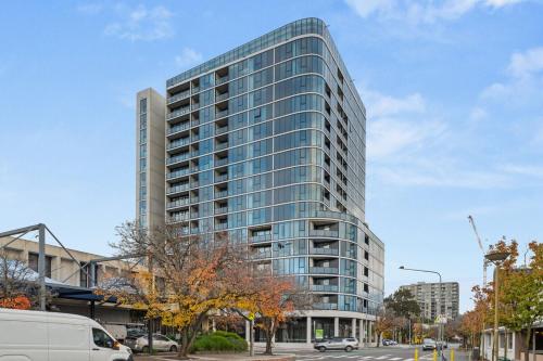 Stylish 1-Bedroom Gem a 6-Minute Walk to Westfield with Parking in 坎培拉