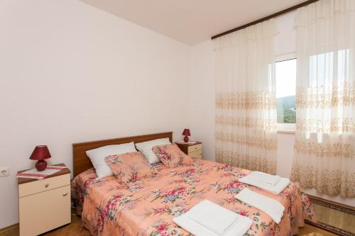 3 bedrooms, 4 beds