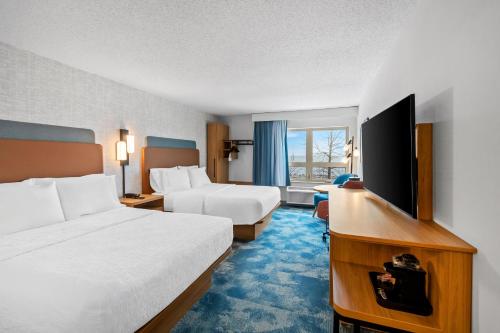 Hampton Inn Duluth-Canal Park - image 36