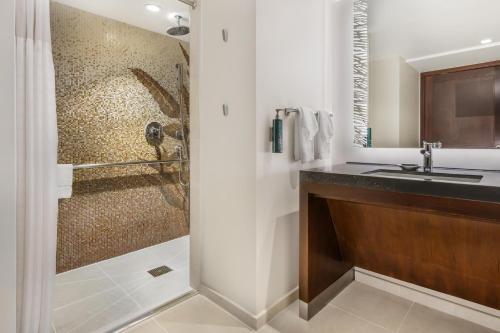 Hokulani Waikiki by Hilton Grand Vacations Club - image 27