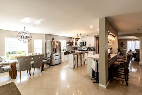 Modern Villa with Sauna, Pool & Panoramic Views in Bushkill, Pennsylvania in Bushkill (PA)