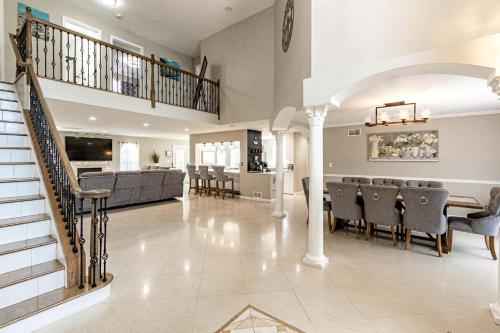 Modern Villa with Sauna, Pool & Panoramic Views in Bushkill, Pennsylvania in Bushkill (PA)