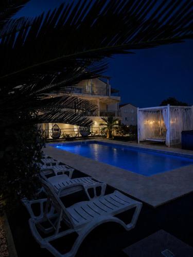 Úszómedence, Kristal Paris Resort in Novalja