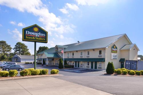 Douglas Inn & Suites Cleveland