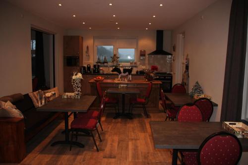 ทัศนียภาพภายนอกโรงแรม, Bed and Breakfast De Volkelse Hooiberg in ไบเทนเคอบีดโฟลเกล