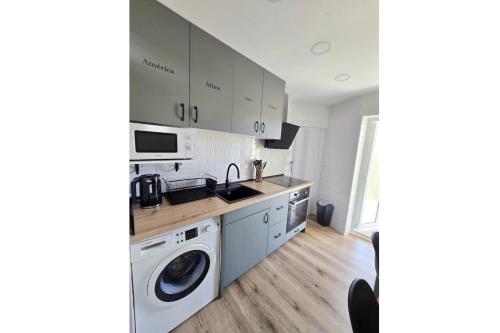 kuhinja, Private Rooms Easy Access to Airport & City Center in Cornellà de Llobregat