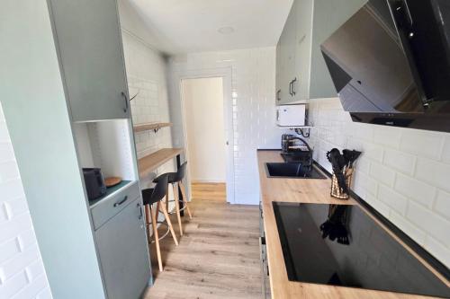kuhinja, Private Rooms Easy Access to Airport & City Center in Cornellà de Llobregat