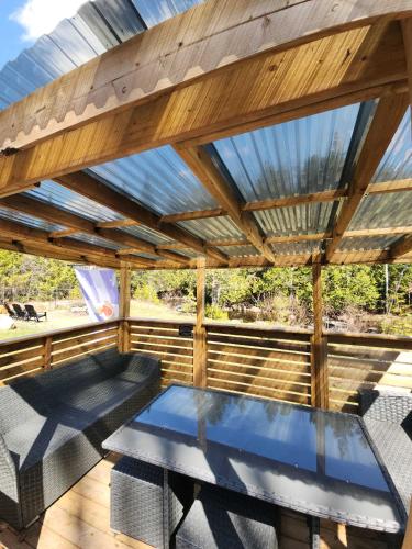 Spa River Pool Table - Chalet Ombre & Lumiere in Entrelacs (QC)