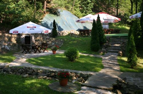 สวน, Noclegi i restauracja Zajazd Pod Skala in ยาสวอ