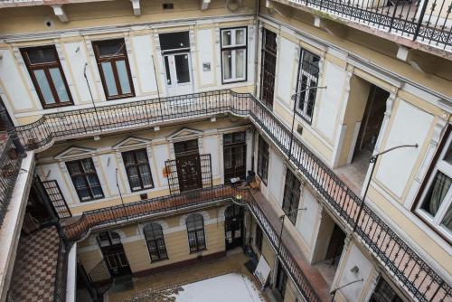 All In Apartman III. - image 9