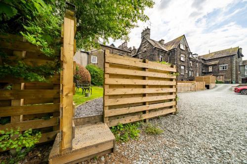 Clover Cottage - Ambleside Town Centre with Parking - image 3
