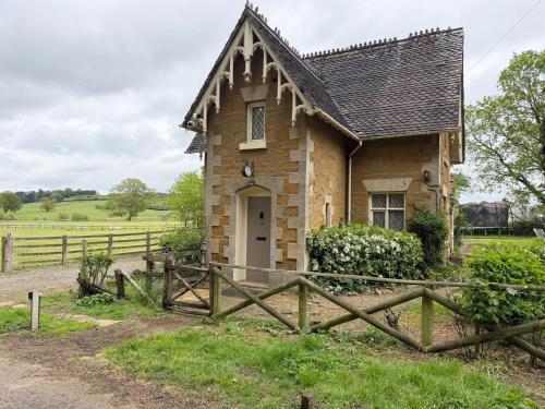 Gate Lodge - Sleeps 4 - Near Belvoir Castle – khách sạn tại Harlaxton