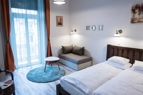 All In Apartman III., Budapest