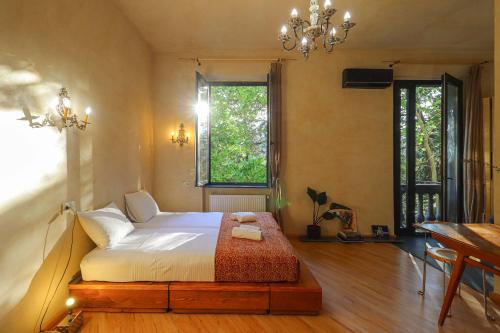 Central Tbilisi Cozy Studio Apartment - by Wehost in Tbilisi