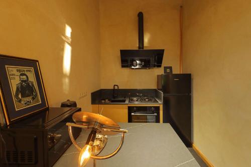 Central Tbilisi Cozy Studio Apartment - by Wehost in Tbilisi