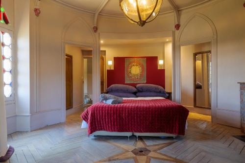 Le Chateau de Candes, sa Tour et ses Suites. in Candes-Saint-Martin