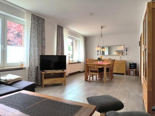 Frey - Ferienhaus über zwei Etagen mit Terrasse (Frey - Ferienhaus uber zwei Etagen mit Terrasse) in Eggebek